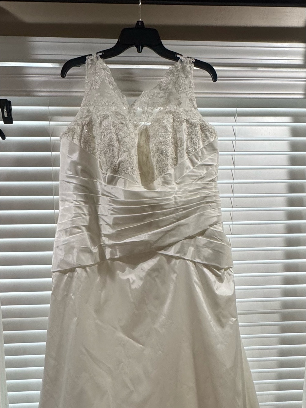 David's Bridal Lace Satin Wedding Dress Size 20W, never worn.
